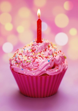 verjaardagkaart-kind-cupcake-roze-opp15031