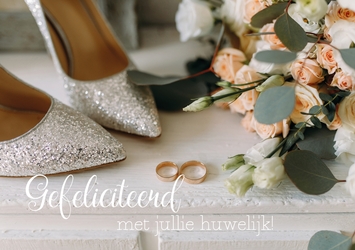 Huwelijksfelicitatie met bling bling bruidsschoenen