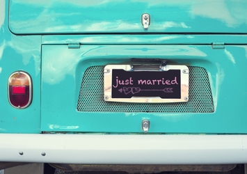 kaart voor getrouwd stel just married auto